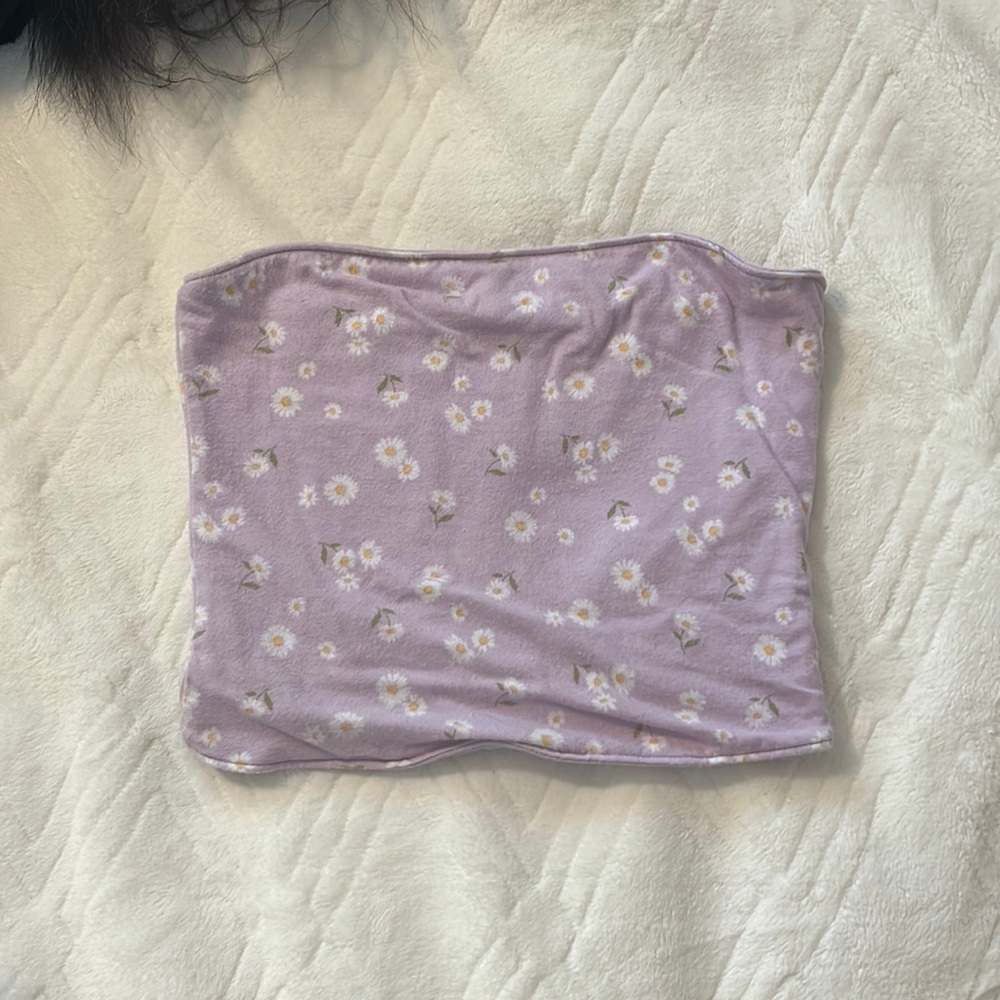 Cute daisy design, pleasant light purple, no stains